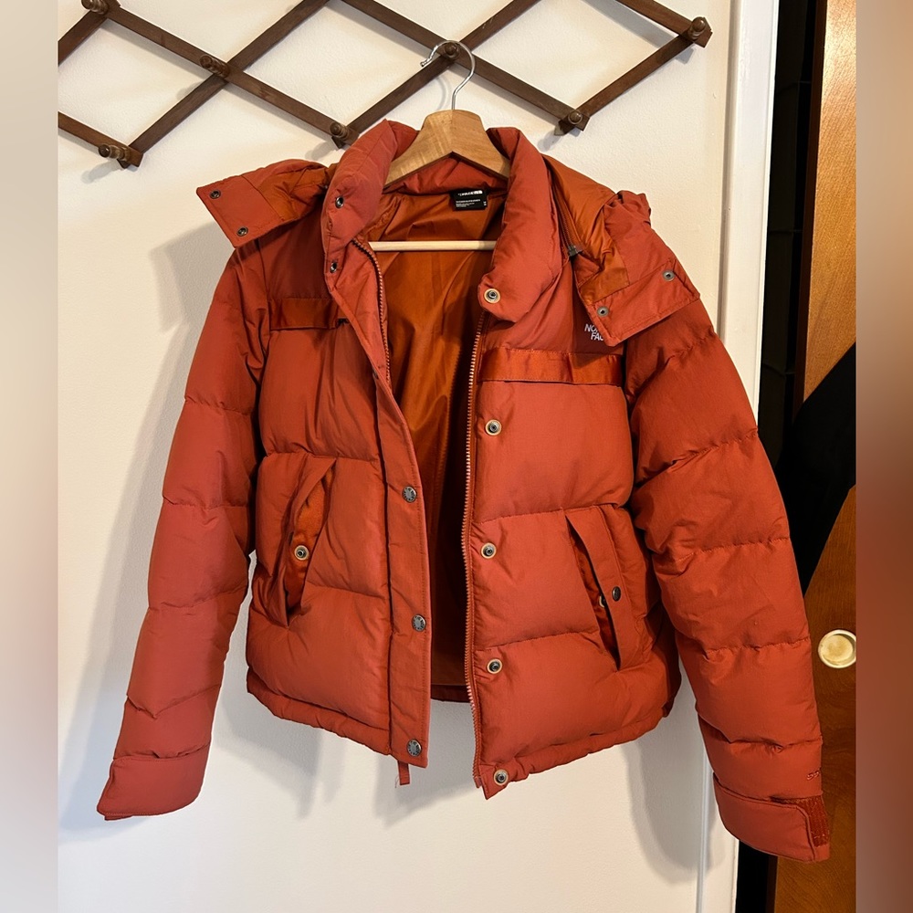 North face puffer with detachable hood